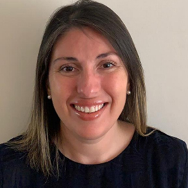 Paula Flores, Pedagogía en Educación General Básica y Licenciada en Educación.